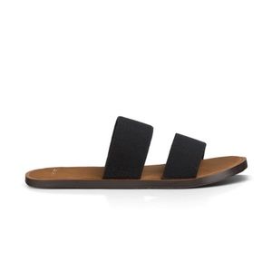 Sanuk black yoga sandals